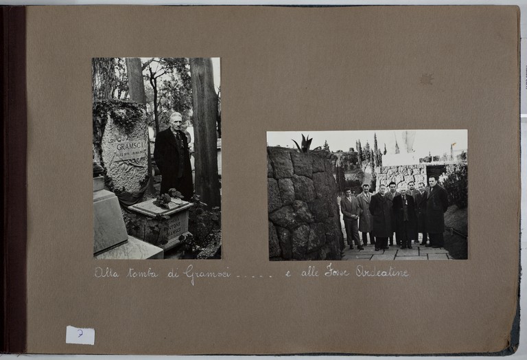 Roma, 17 o 18 gennaio 1954, Alcide Cervi visita la tomba di Antonio Gramsci al Cimitero acattolico e le Fosse Ardeatine